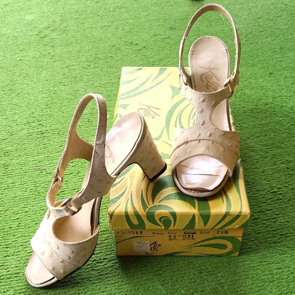 1950s VINTAGE Kali (Brand Retired) Ragen Ivory Ostrich Sandals In Original Box